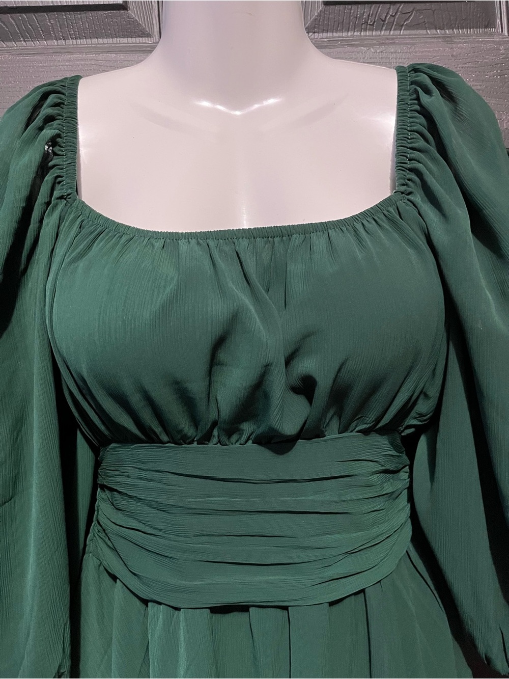 Women’s Emerald Green Puff Sleeve Dress - Picture 3 of 10